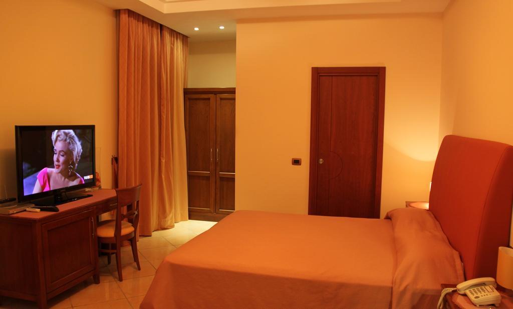Ranch Palace Hotel Nápoles Quarto foto